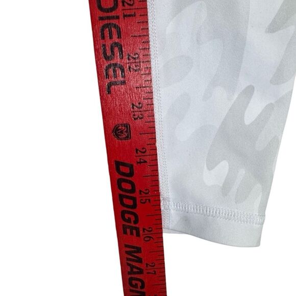 BuffBunny Limitless Leggings Snow Camo Women’s Size XS - Picture 9 of 9